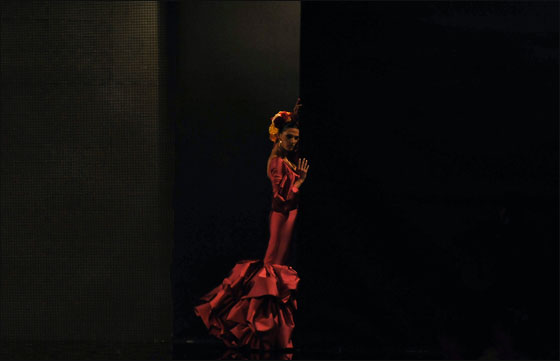 اليكم احدث ازياء الفلمنكو بالحلة الحمراء!