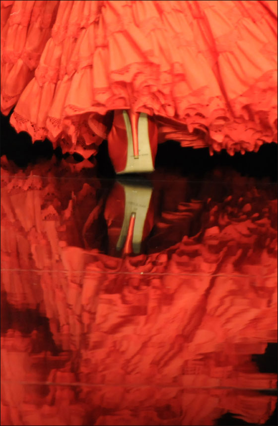 اليكم احدث ازياء الفلمنكو بالحلة الحمراء!