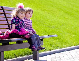 وجود صديق مفضل في حياة الطفل يفيد عقله وجسمه!!