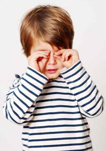 الكلور.. هو احد اسباب الحروق شديدة بأعين الاطفال!