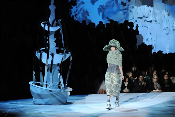 نقدم لكم احدث صيحات الازياء "الثلجية" لعام 2012!