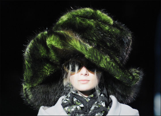 نقدم لكم احدث صيحات الازياء "الثلجية" لعام 2012!