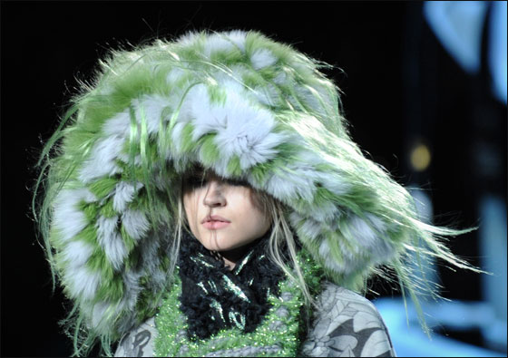 نقدم لكم احدث صيحات الازياء "الثلجية" لعام 2012!