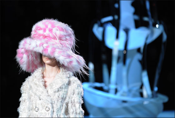 نقدم لكم احدث صيحات الازياء "الثلجية" لعام 2012!