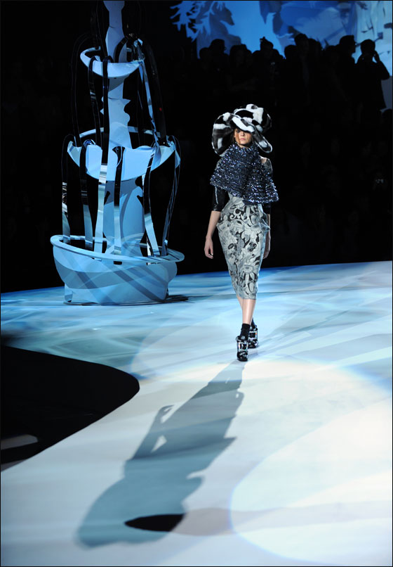 نقدم لكم احدث صيحات الازياء "الثلجية" لعام 2012!