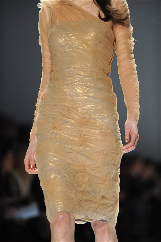 اسبوع الموضة في نيويورك يشهد وفيات وفضائح وسقوط عارضات!