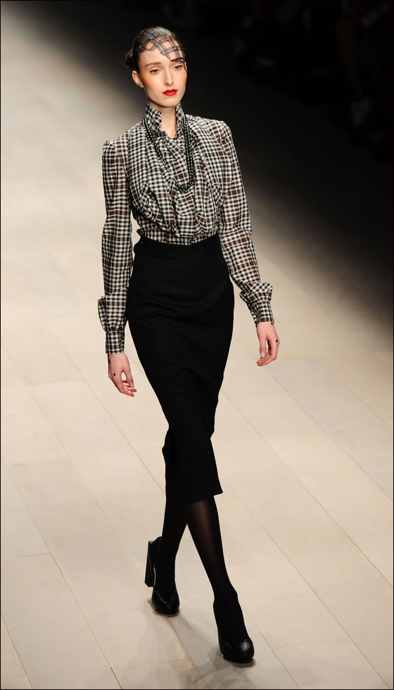 اسبوع الموضة في لندن في احدث عروضه لخريف 2012! 