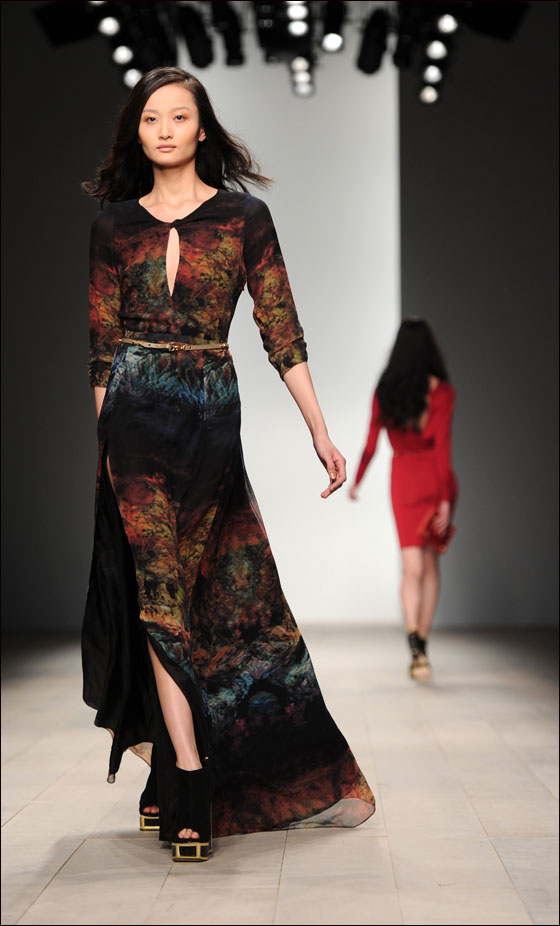 اسبوع الموضة في لندن في احدث عروضه لخريف 2012! 