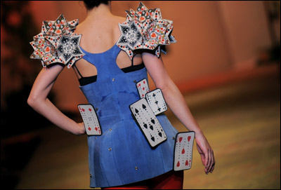 ننقل لك ابرز واروع التصميمات من اسبوع الموضة في الهند! 