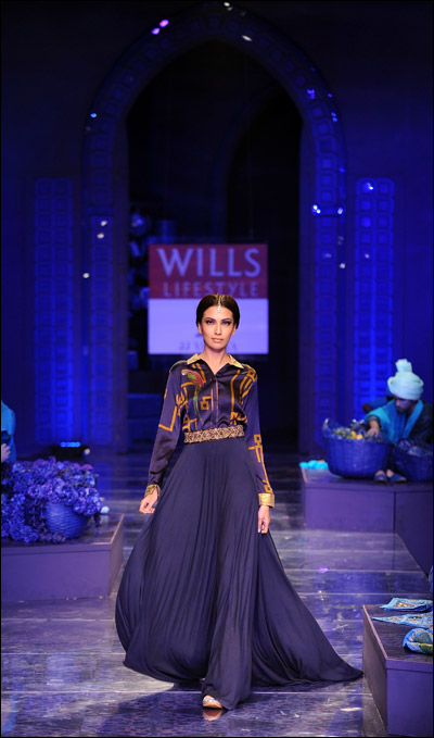ننقل لك ابرز واروع التصميمات من اسبوع الموضة في الهند! 