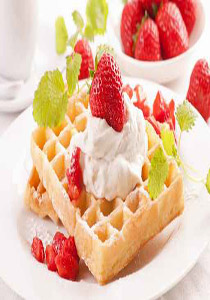 اليكم المقادير الدقيقة والطريقة الصحيحة لصنع الفافل بالفراولة!