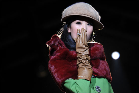 بالصور.. احدث ازياء اسبوع الموضة الايطالي!!