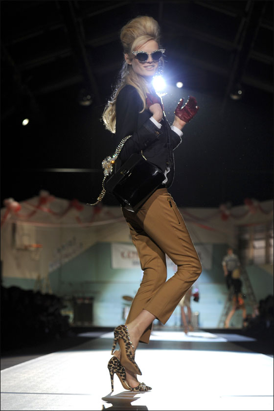 بالصور.. احدث ازياء اسبوع الموضة الايطالي!!