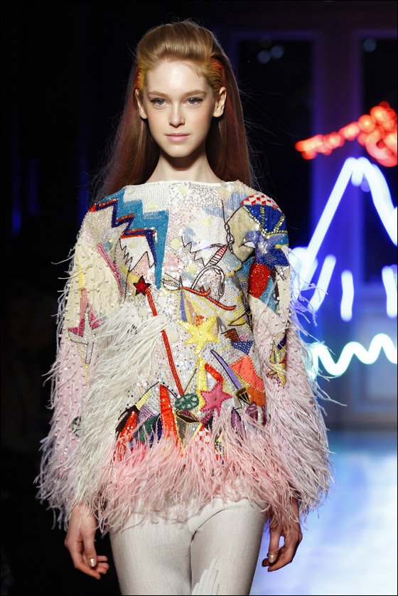 نقدم لكم تصاميم يابنانية مطرزة لشتاء وخريف 2012!