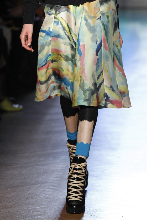 نقدم لكم تصاميم يابنانية مطرزة لشتاء وخريف 2012!