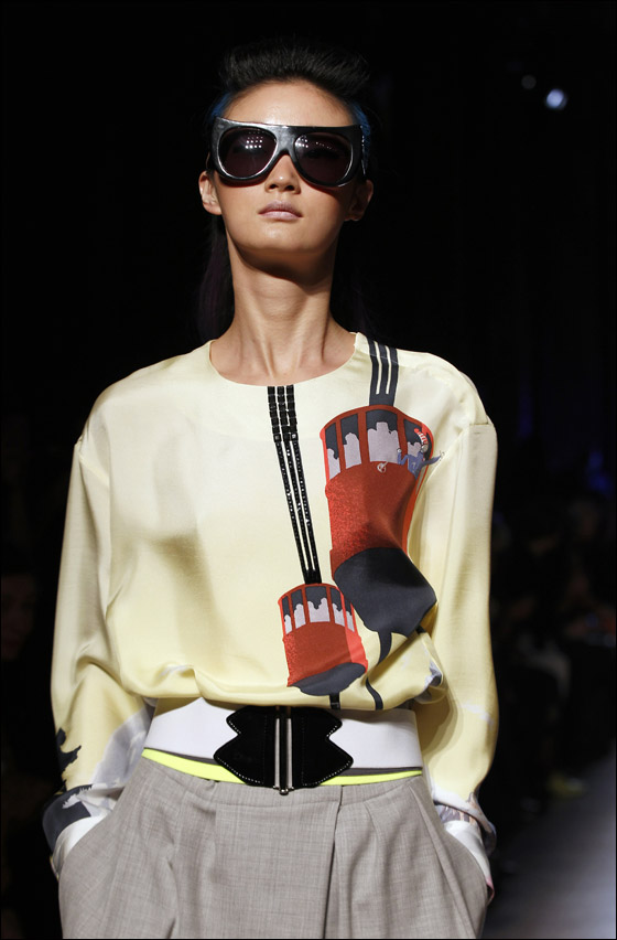 نقدم لكم تصاميم يابنانية مطرزة لشتاء وخريف 2012!