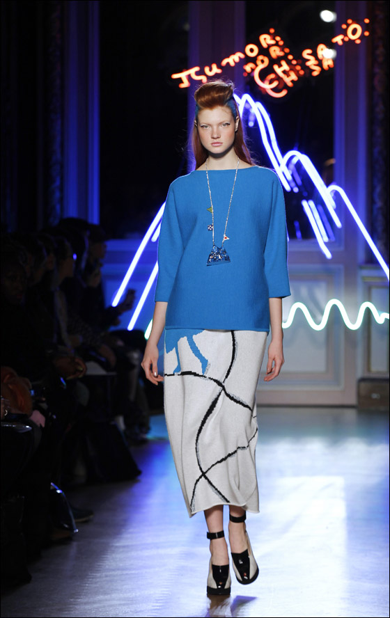 نقدم لكم تصاميم يابنانية مطرزة لشتاء وخريف 2012!