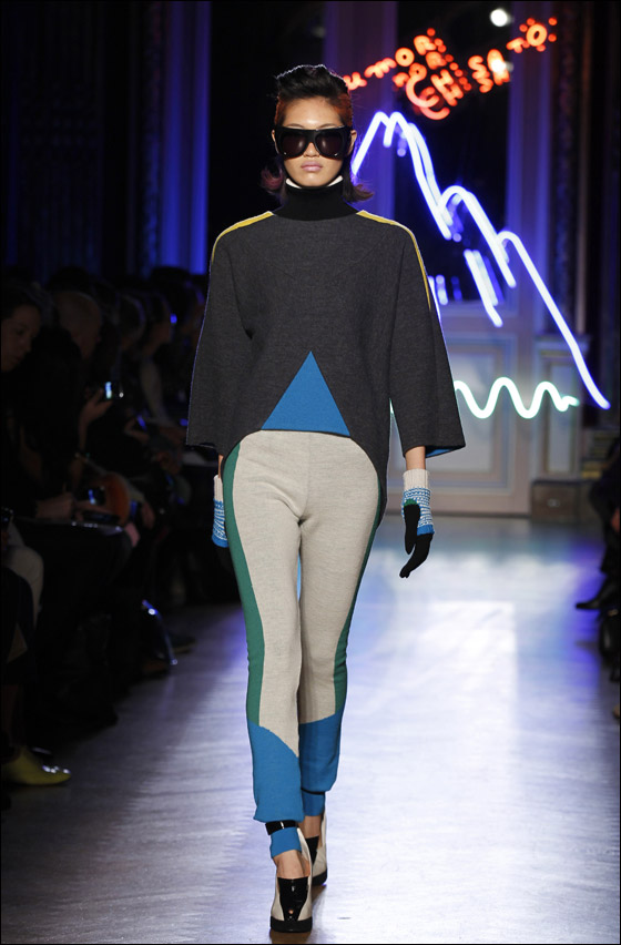 نقدم لكم تصاميم يابنانية مطرزة لشتاء وخريف 2012!