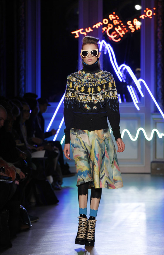 نقدم لكم تصاميم يابنانية مطرزة لشتاء وخريف 2012!