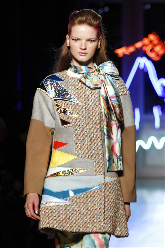 نقدم لكم تصاميم يابنانية مطرزة لشتاء وخريف 2012!