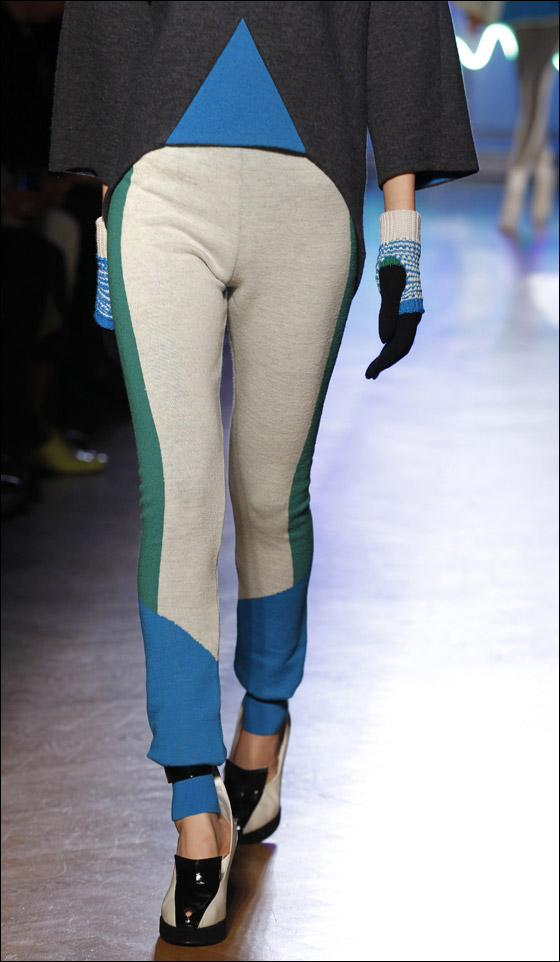 نقدم لكم تصاميم يابنانية مطرزة لشتاء وخريف 2012!