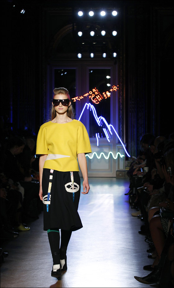 نقدم لكم تصاميم يابنانية مطرزة لشتاء وخريف 2012!