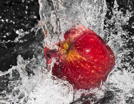 هل تعلمون؟ القاء تفاحة في القمامة يعني القاء 70 ليترا من المياه!