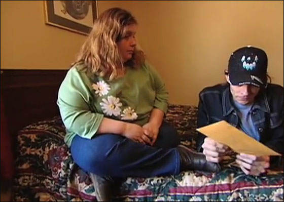 رجل بنصف جسد يمارس نشاطاته اليومية على اكمل وجه!