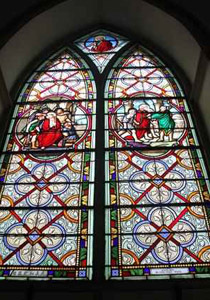 الزجاج الملوّن.. يعطي رونقا خاص ومظهر كلاسيكي!