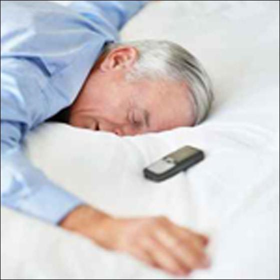 هاتف محمول في غرفة النوم = تلف في الدماغ وتدمير جهاز المناعة!