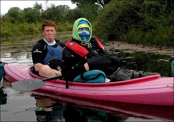 شاب مشلول الساقين والذراعين يتحدى شلله بخوض المغامرات!!