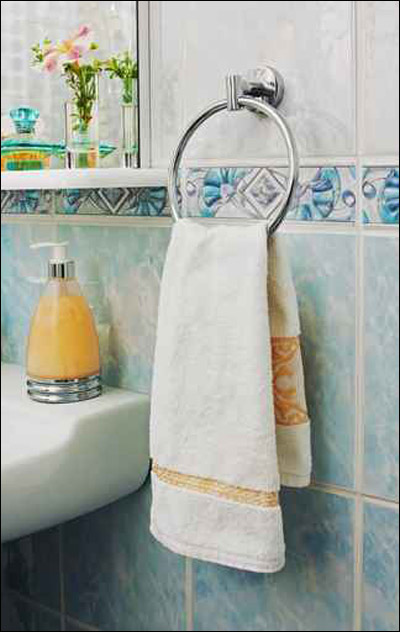 بالصور: سياجات للمناشف لتجعوا مرحاضكم عصري اكثر!