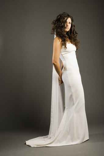 نقدم مجموعة خلابة من فساتين الزفاف لاجمل يوم في حياتك!