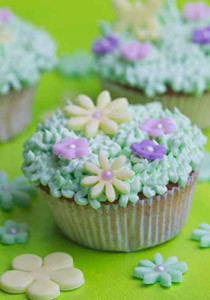 بمناسبة فصل الربيع.. ما رأيكم بصنع "كب كيك" بالكريما!