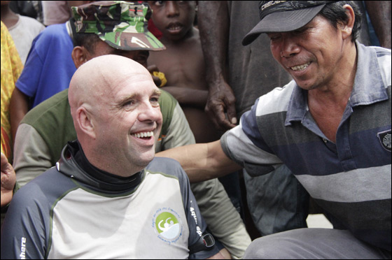 سباح فرنسي مبتور الأطراف يسبح مسافة 20 كيلومتر تقريبا!