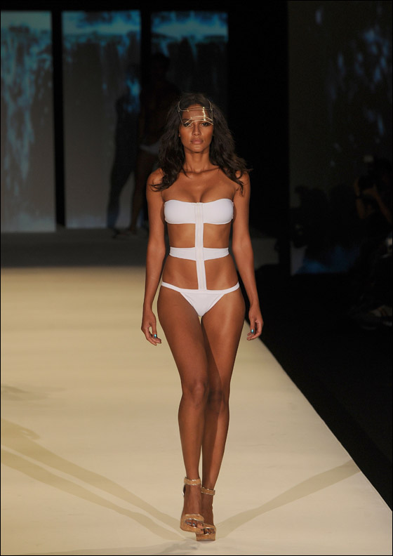 بالصور.. ازياء صيف 2012!!