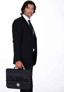 للرجل الذي يحب التميز.. اليك اجمل اكسسوارات الصيف!!