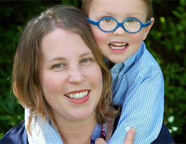 طفل في الرابعة من عمره يتغلب على 100 ورم سرطاني بعينيه!