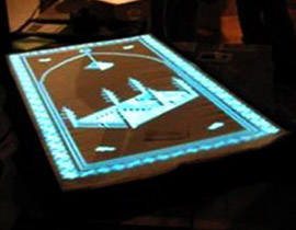 سعودي يخترع سجادة ذكية تساعد على الراحة والخشوع 