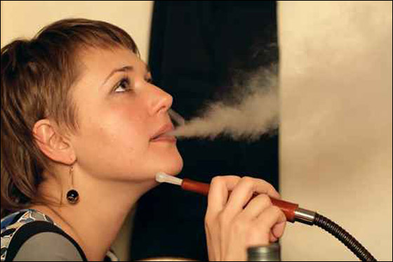 تدني نسبة التدخين: ارتفاع بنسبة تدخين النارجيلة بين الطالبات العربيات