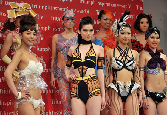 بالصور.. اجمل واغرب ملابس البحر!!