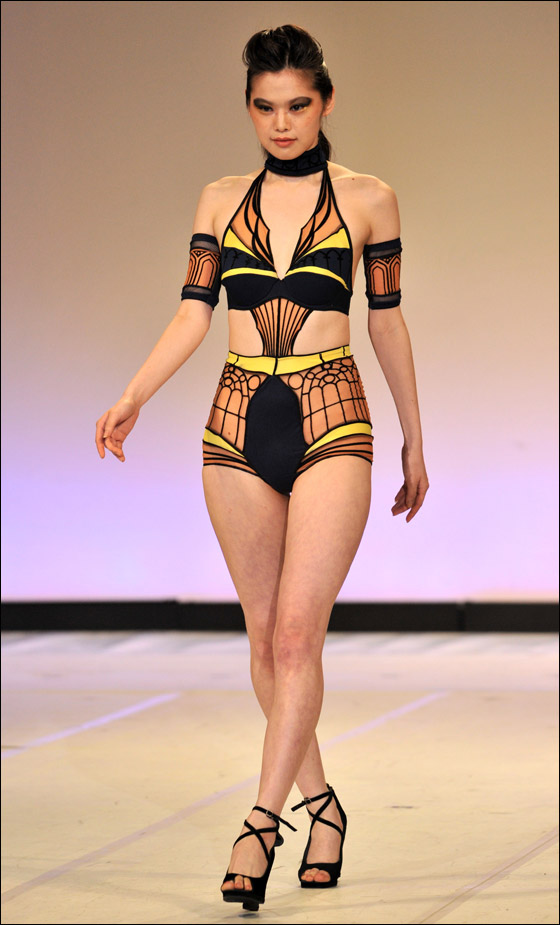 بالصور.. اجمل واغرب ملابس البحر!!