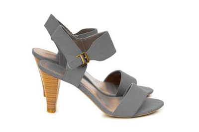 "شايف" يقدم لكن اجمل الصنادل الصيفية!!