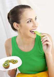 اليك كيف تكبحين شعورك بالجوع بوجبات صحية وخفيفة!