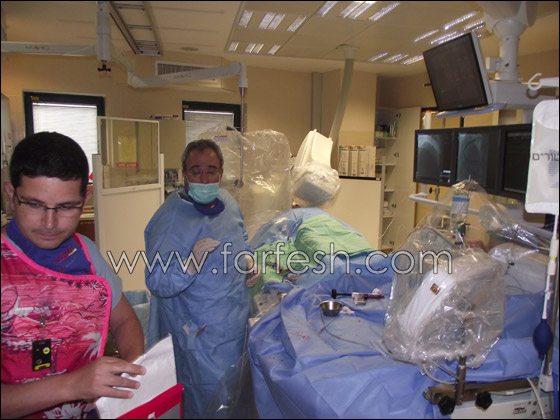 د. خالد سليمان يقتحم قلوب الناس من خلال اليد والفخذ!! 