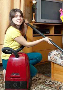 اليك حركات رياضية تمارسينها أثناء قيام بمهامك المنزلية!