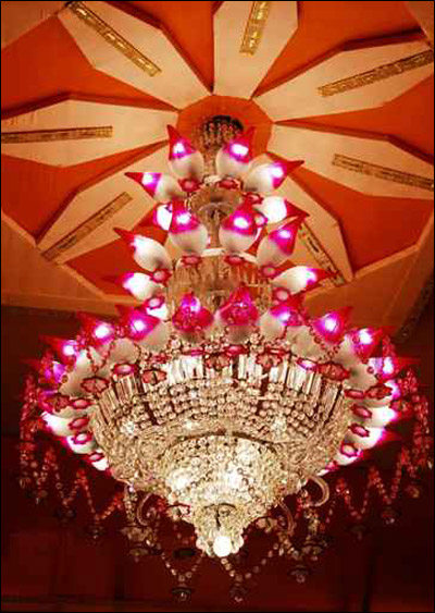 اليكم تشكيلة من ثريات الكريستال الفخمة!