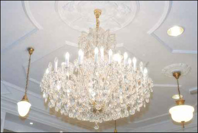 اليكم تشكيلة من ثريات الكريستال الفخمة!