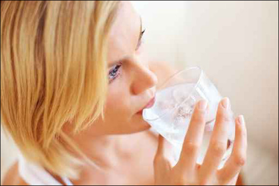 اضرار المشروبات الغازية المحلاة = اضرار التدخين!!