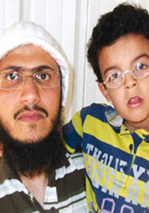 مرض غامض يسبب فقدان حاسة الشعور بالالم لطفل عمره 6 سنوات